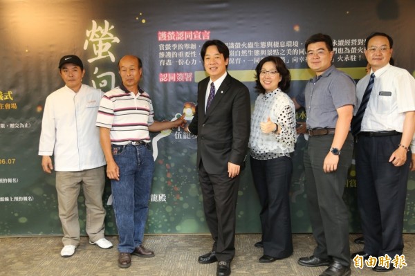 市長賴清德偕同觀旅局宣傳楠西梅嶺賞螢季。(記者洪瑞琴攝)