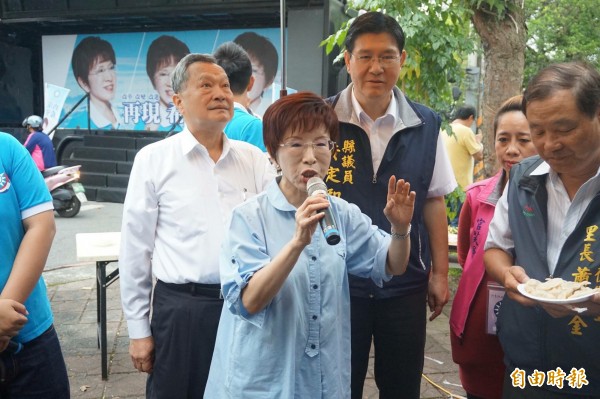 國民黨主席洪秀柱今日來到宜蘭市,於眷村舉行「行動柱福」活動,痛批當今政府讓人痛心。(記者林敬倫攝)