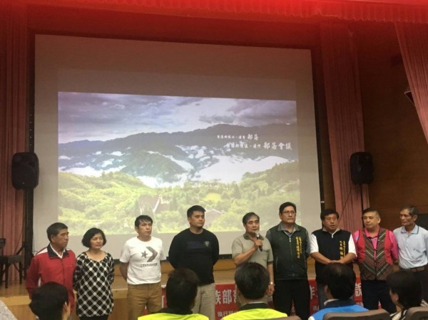 新竹縣原住民族部落會議論壇暨工作坊計畫說明會,今天在大華科大舉行,5月並將巡迴原鄉部落舉辦12場工作坊會議,邀請原住民族人共同參與,以期正式啟動新竹縣的部落自治與對等協商機制。(記者廖雪茹翻攝)