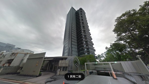 新竹市出現首戶億元宅,為2010年上市建商華固建設在新竹科學園區靜心湖旁推的豪宅案「天湖」,對照地籍資料,住戶幾乎都是竹科大股東或是老闆,推估屋主總身家幾百億起跳。(翻攝Google地圖)