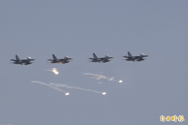 F-16戰機加入漢光演習預演,進行反登陸作戰。(記者劉禹慶翻攝)