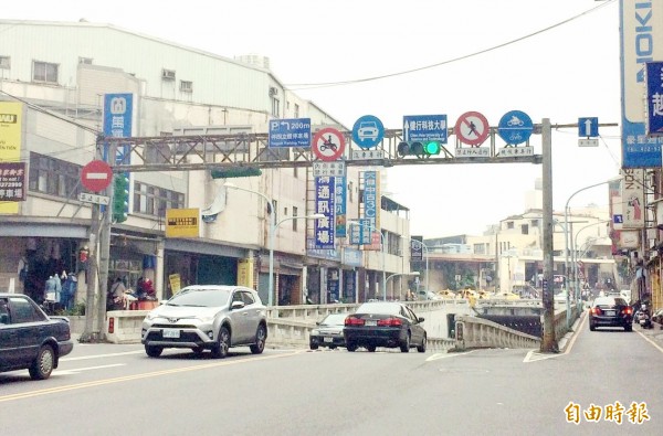 已通車33年的中壢元化路地下道，明年封閉走入歷史。（記者李容萍攝）