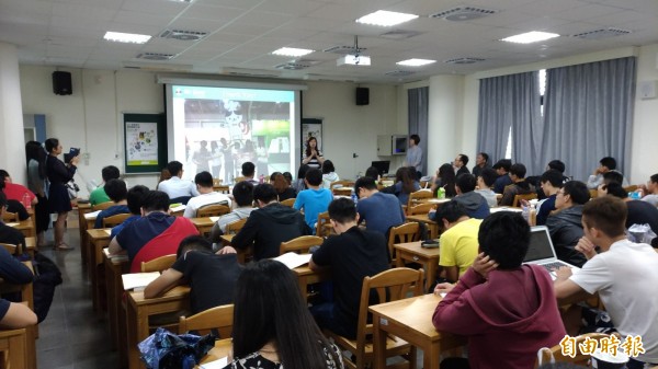 鼓勵學生及早規畫創業,台東大學今辦分享說明會。(記者黃明堂攝) 鼓勵學生及早規畫創業,台東大學今辦分享說明會。(記者黃明堂攝)