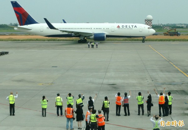 達美航空退出台灣航空市場,今日上午9點30分由桃園機場飛出最後航班。(記者姚介修攝)
