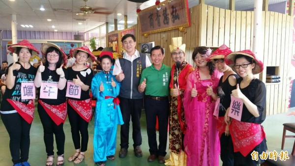臺中市彩布文化產業發展協會慶端午,場面熱鬧。(記者張軒哲攝)