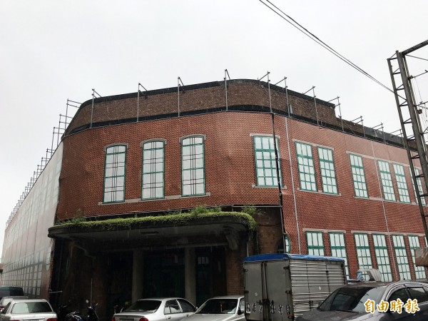 基隆區漁會前年將歷史建築漁會正濱大樓無償捐贈給基隆市政府。（記者林欣漢攝）