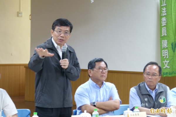 交通部次長王國材不願意具體承諾嘉義縣鐵路高架化審查期程。(記者蔡宗勳攝)