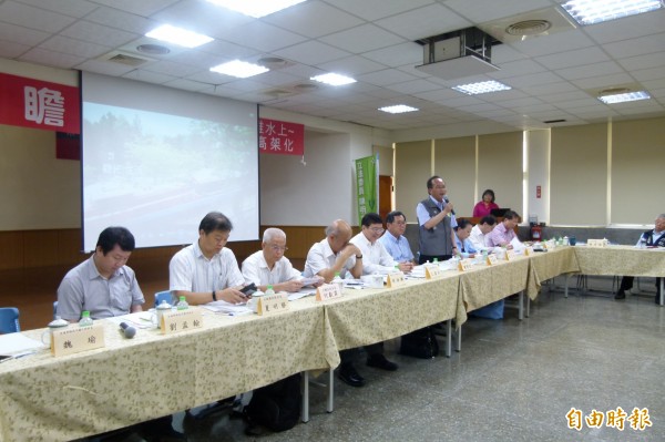 前瞻基礎建設嘉義縣軌道計畫說明會在民雄鄉公所舉行。(記者蔡宗勳攝)