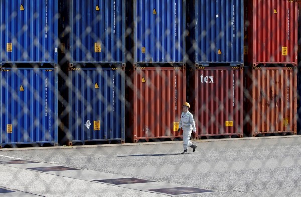 日本財務省貿易統計數字顯示,日本5月份出口年增14.9%,創下2015年1月以來最大增幅。(路透資料照)
