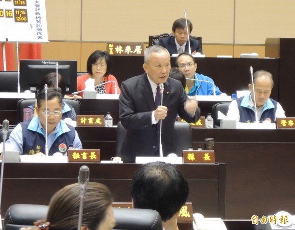 苗栗縣長徐耀昌強調,若當事人能針對縣府團隊舉證收紅包具體事證者,將發50萬獎金,相關人士並移送法辦。(記者張勳騰攝)