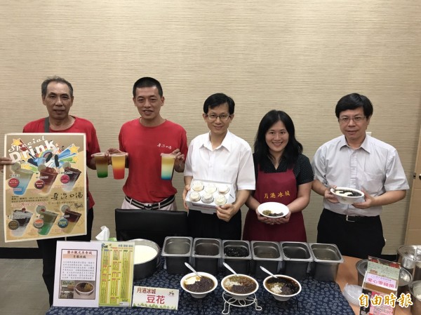 炎炎夏日,消暑冰品受歡迎,南市經發局推薦傳統市場冰品,歡迎民眾前往品嚐。(記者王涵平攝)