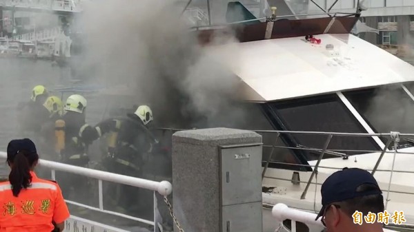 寶賀輪機艙悶燒。(記者黃旭磊攝)