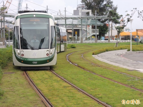 高雄輕軌C8到C12履勘改善事宜通過交通部審核,最快本週可通車。(記者王榮祥攝)