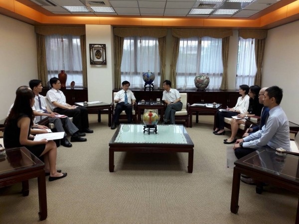 檢協會代表7月7日拜會法務部長邱太三(右五)。(檢察官協會提供)