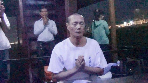趙基久生前曾多次搭豪華遊艇「知遇號」到海上超渡「無形眾生」。(記者王捷翻攝)