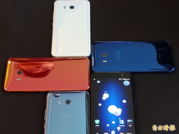 HTC U11大玩AI語音助理。(記者王憶紅攝)