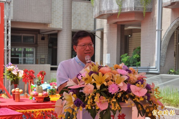 桃園市長鄭文燦批評中國打壓桃園市參加海峽兩岸都市交通學術研討會的作法「不是很有禮貌!」(記者周敏鴻攝)