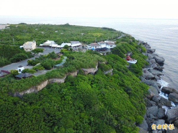 「拉美島(小琉球)」烏鬼洞事件調查,劉還月串起恆春與小琉球。(記者蔡宗憲攝)