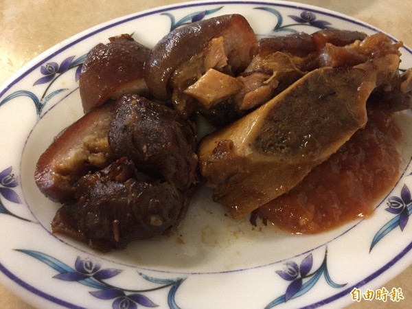 豐原區聰明担仔麵。(記者歐素美攝) 豐原區聰明担仔麵。(記者歐素美攝)