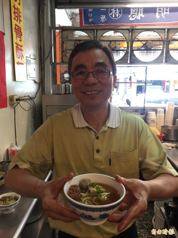豐原區聰明担仔麵。(記者歐素美攝) 豐原區聰明担仔麵。(記者歐素美攝)