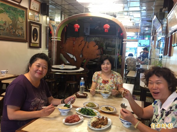 豐原區聰明担仔麵。(記者歐素美攝) 豐原區聰明担仔麵。(記者歐素美攝)