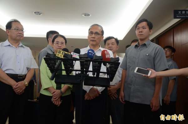 外傳公務部門節電政策將取消,行政院長林全今天受訪時表示,目前沒有決定。(記者鄭淑婷攝)
