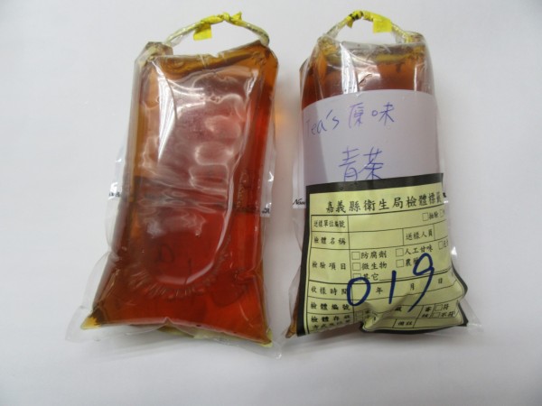 中埔Tea's原味的青茶生菌數及大腸桿菌都超標。(記者蔡宗勳翻攝)