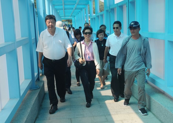 陸委會主委張小月到馬祖視察小三通業務，強調政府將維持小三通先試先行的優惠地位。（陸委會提供）