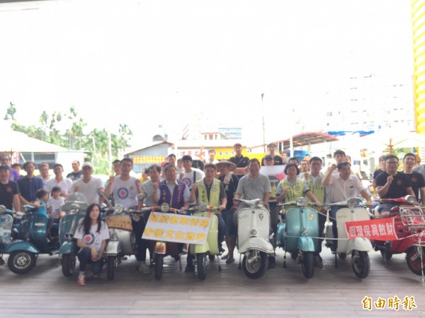 古董車爭取上路。(記者羅欣貞攝)