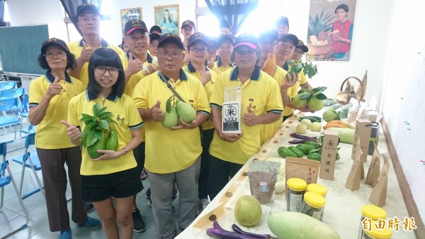 30小農堅持無毒栽種,南瀛禾作農產協會成軍。(記者楊金城攝)