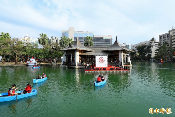 湖心亭不僅是中台灣的熱門旅遊景點,更是市民心中的地標。(記者黃鐘山攝)
