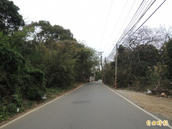 新竹工業區開車上班族，長期塞在湖口交流道特定區聯絡道路，苦不堪言；新竹縣湖口鄉公所爭取營建署補助，將斥資1億1000萬元拓寬為12米道路。（記者廖雪茹攝）