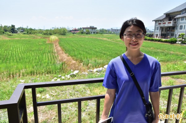 水稻班學員不乏年輕女性，在台北從事業務工作的張曉南即利用假日，每週往返北宜「上課」。（記者張議晨攝）