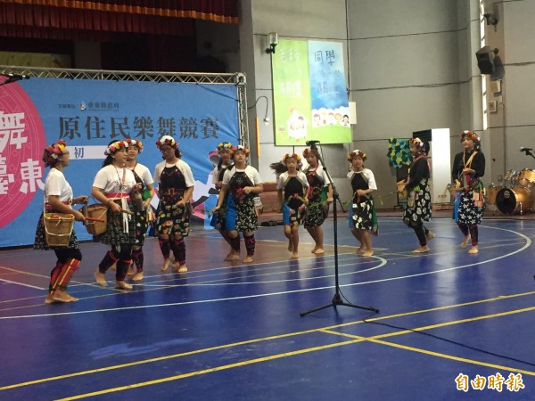 台東縣原住民樂舞競賽共有五十二隊報名，充分展現部落之美。（記者張存薇攝）