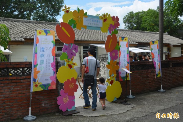 「創意台中」今年在霧峰光復新村舉辦，在設計師陳永基策劃下，以豐富的色彩讓光復新村更有活力。（記者陳建志攝）