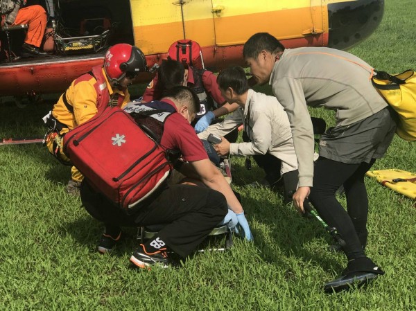 傷者今早8點半左右抵達羅東運動公園，後送博愛醫院急救。（記者張議晨翻攝）