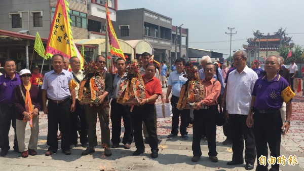 馬來西亞沙勞越七里三山國王廟3尊神像今天回到大埤三山國王祖廟謁祖。（記者黃淑莉攝）