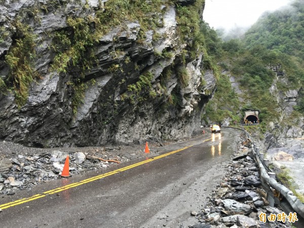 中橫公路落石頻傳,公路總局今年盤點出34處易落石危險路段進行改善。(記者王峻祺攝)