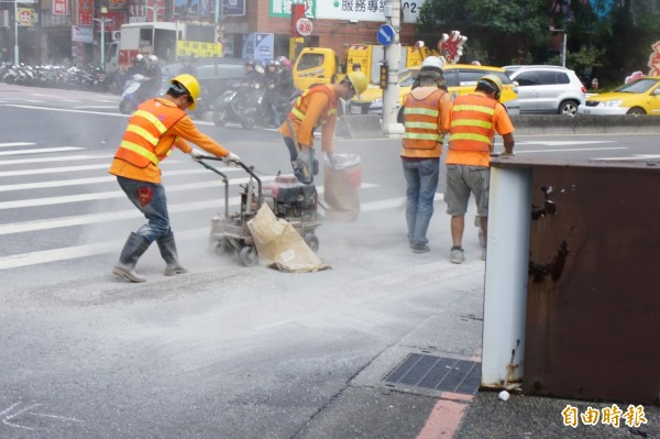 台北市北投區泉源路下週起將啟動路面更新工程。（記者黃建豪攝）