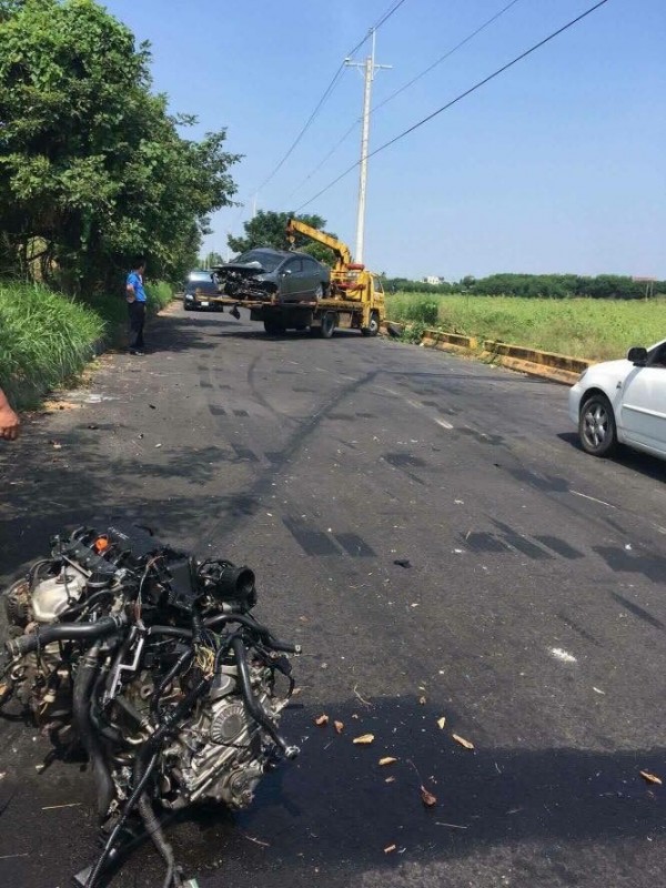 朴子溪防汛道路新港鄉安和村段發生自撞事故。（擷取自「綠豆嘉義人」網站）