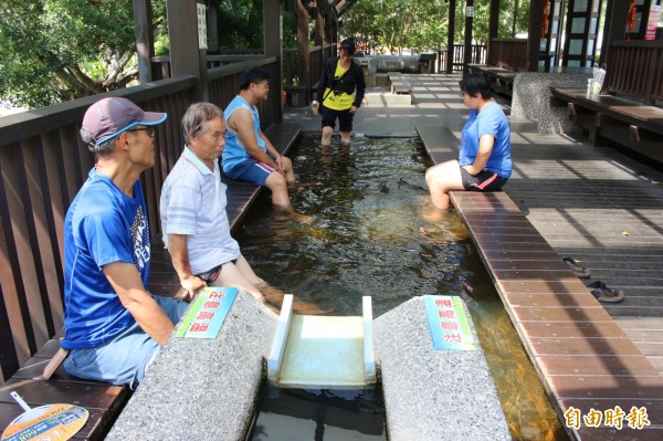 清水岩泡腳區目前由民間認養維護。（記者張聰秋攝）