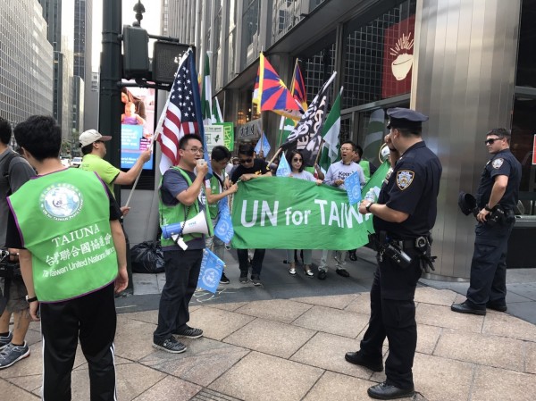 台灣入聯大遊行今在紐約登場，隊伍沿途高喊「UN for Taiwan」。（台灣聯合國協進會提供）