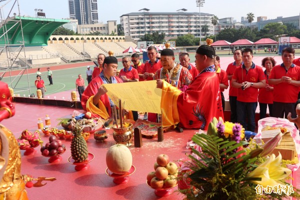 為湄洲媽祖打造的行宮，20日下午依古禮舉辦灑淨儀式。（記者何玉華攝）