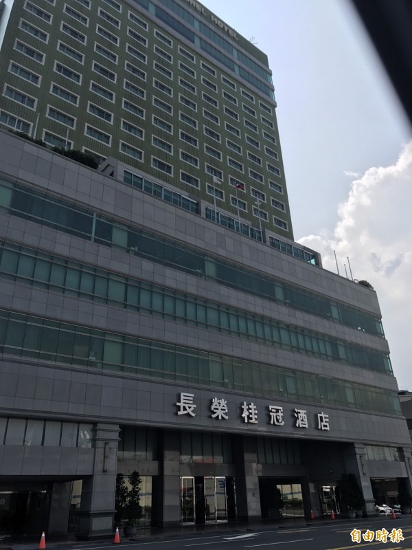 有基隆市議員建議未來可以和超商進一步尋求合作，成立借問站；市府表示，會列為明年努力的目標。（記者林欣漢攝）