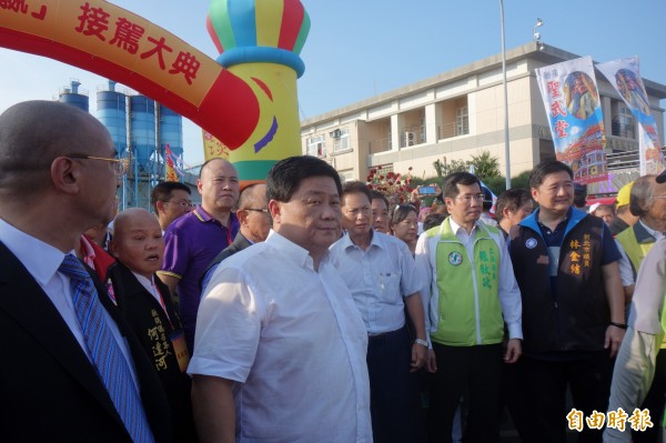 大甲鎮瀾宮董事長顏清標今也現身恭迎湄洲媽祖。（記者葉冠妤攝）