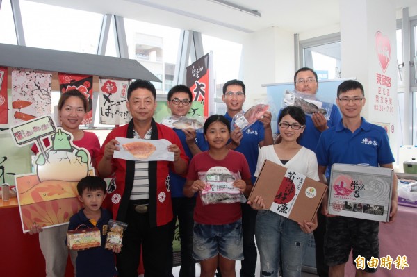 東港東琉線船運服務中心的2樓商業空間終於開幕。（記者陳彥廷攝）