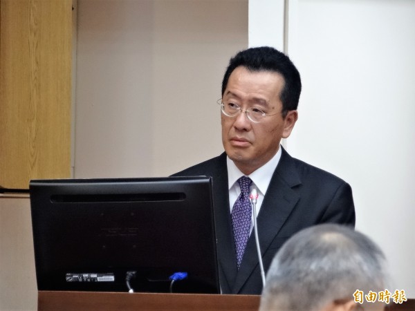 金管會主委顧立雄表示,有關旋轉門問題,將與銓敘部進行通案檢討。(記者王孟倫攝)