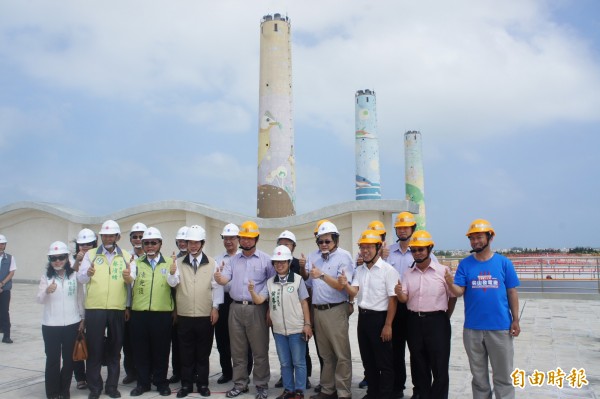 行政院長賴清德帶隊參觀尖山發電廠，針對台澎海底電纜允諾盡力協助。（記者劉禹慶攝）