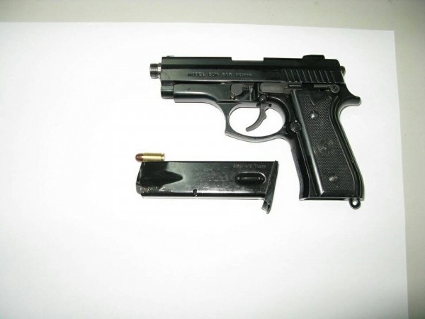 呂姓鐵工廠老闆犯案的改造手槍。（記者蔡宗勳翻攝）