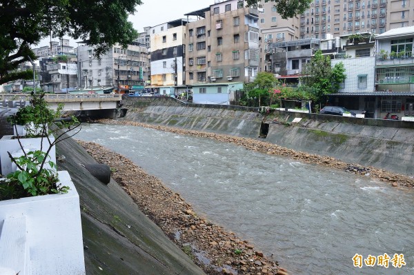 南崁溪全長約21公里，從龜山區中正公園直到大園竹圍出海口，市府正積極整治。（記者陳昀攝）